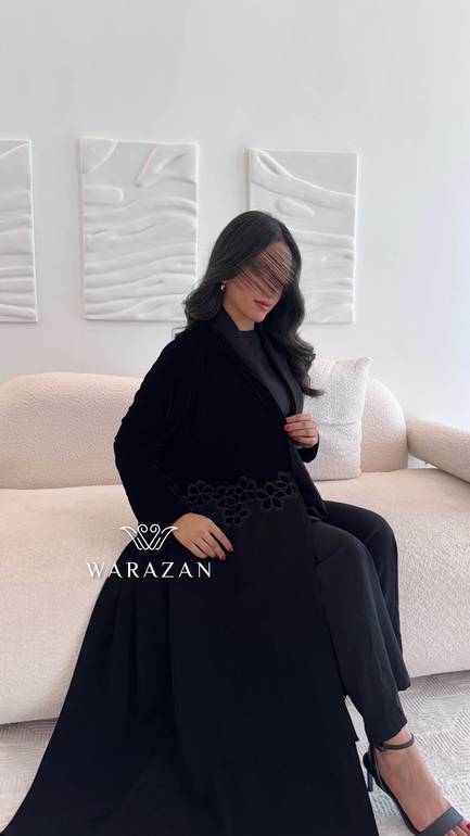 عباية مخمل بتطريز 