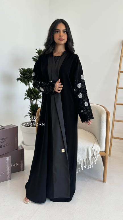 عباية بتطريز خرز من الاكمام 