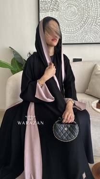 عباية سوداء أنيقة بتدخيلة لون 