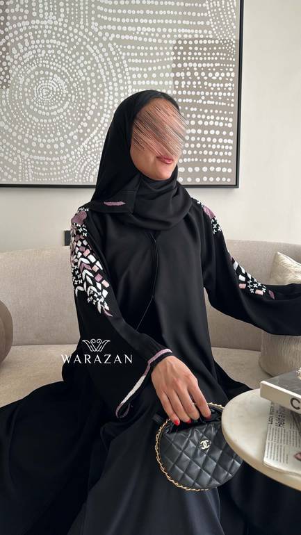 عباية للعيد انيقه  بتطريز يدوي مشجر 