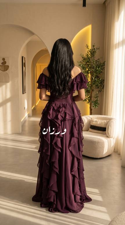 فستان ناعم بقصة من الكتف 