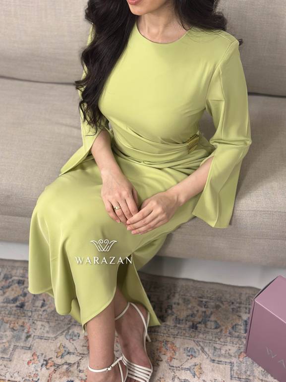 فستان سهرة ناعم بمسكه من الخصر
