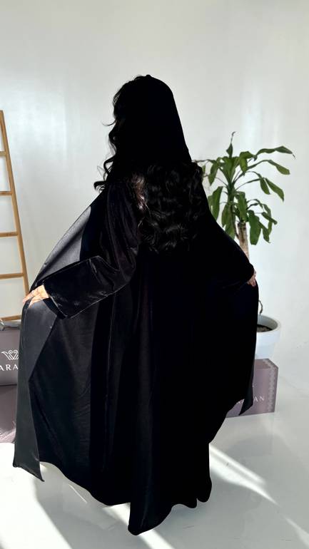 عباية مخمل رسمية مع قماش ميكادو