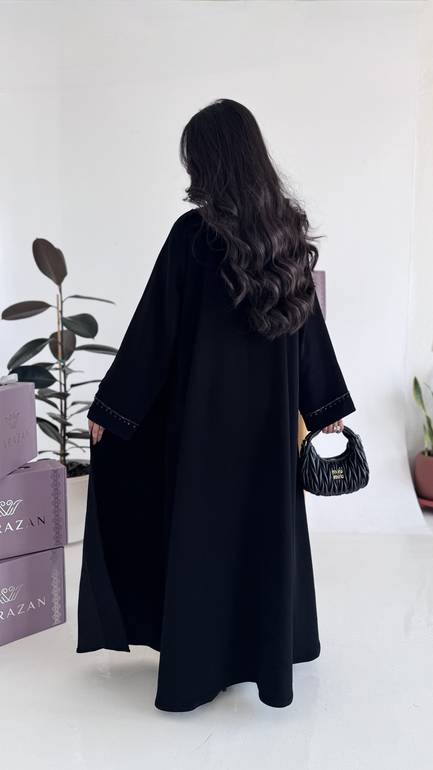 عباية بتطريز ناعم وانيق سراميك