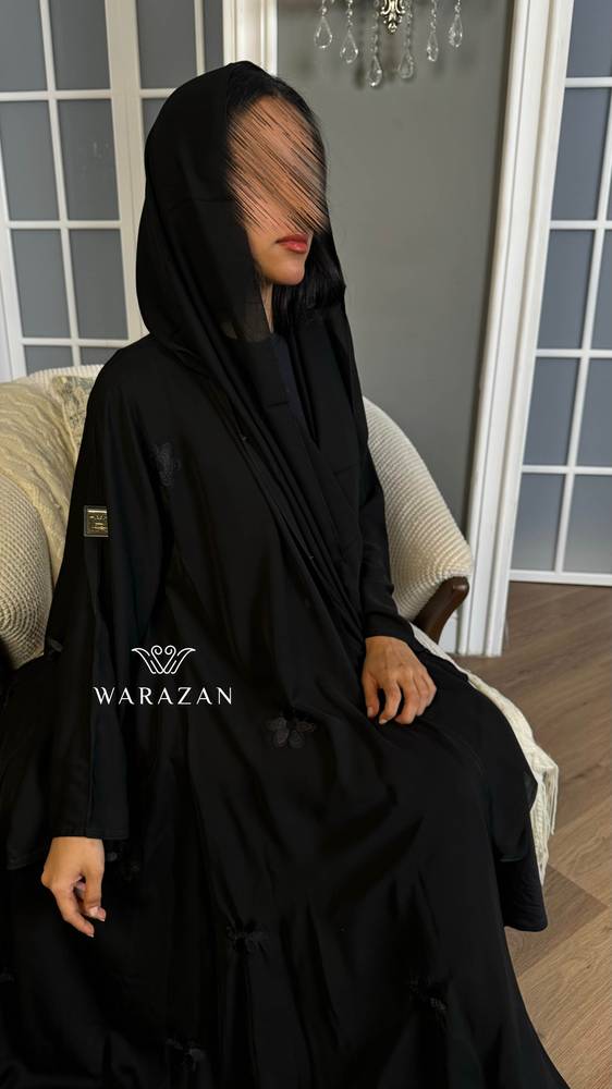 عباية عملية سوداء للعيد من قماش الكريب كريسبي