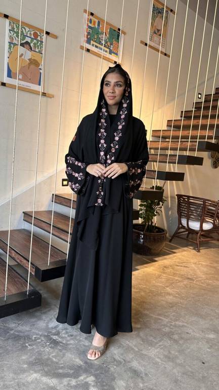 عباية مطرزة فخمة للطلعات والمناسبات