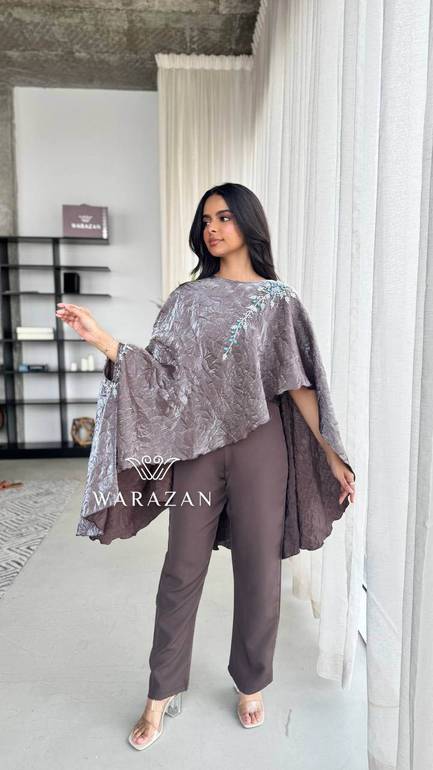 طقم بقصة وشاح وكرستال 