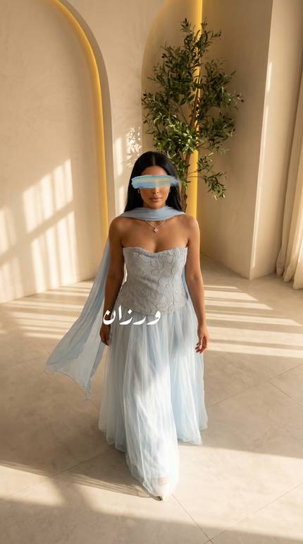 فستان سهرة أنيق بقصة ورد تل وبكسرات مميزة