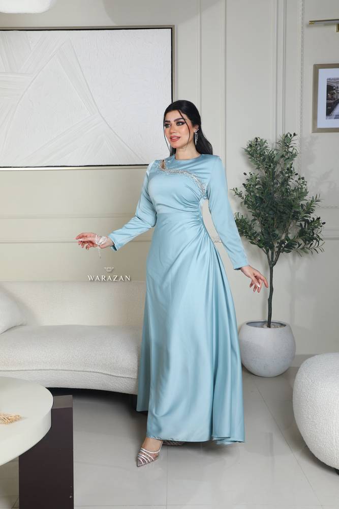 فستان ناعم بكرستال من الرقبه 