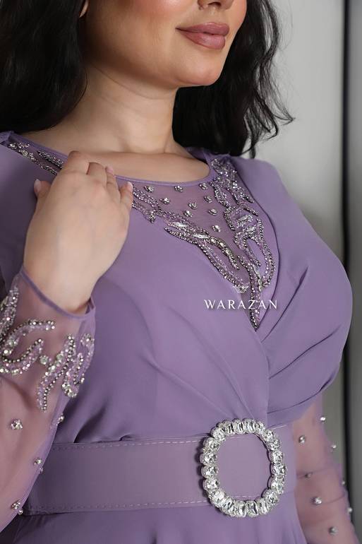 فستان سهرة باكمام شفافه و حزام من الخصر