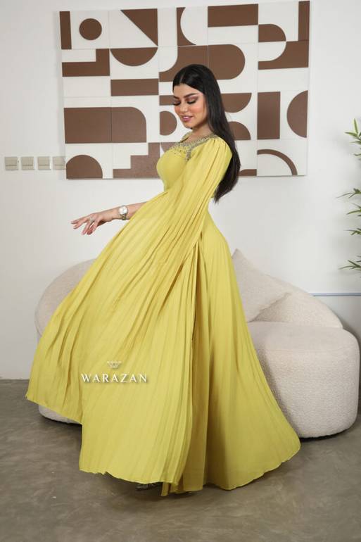فستان سهرة ناعم بليسيه تطريز