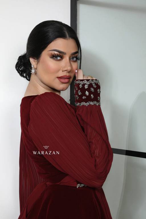 فستان ميد مخمل تطريز شك