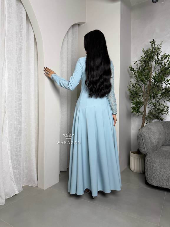 فستان سهرة بتدخيلة دانتيل من الكم 