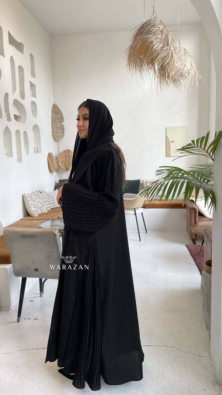عباية رسمية للدوام بكسرات من الكم والجنب من قماش نيوكريب