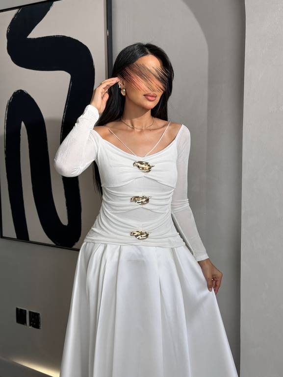 فستان انيق وناعم بأكمام طويلة 