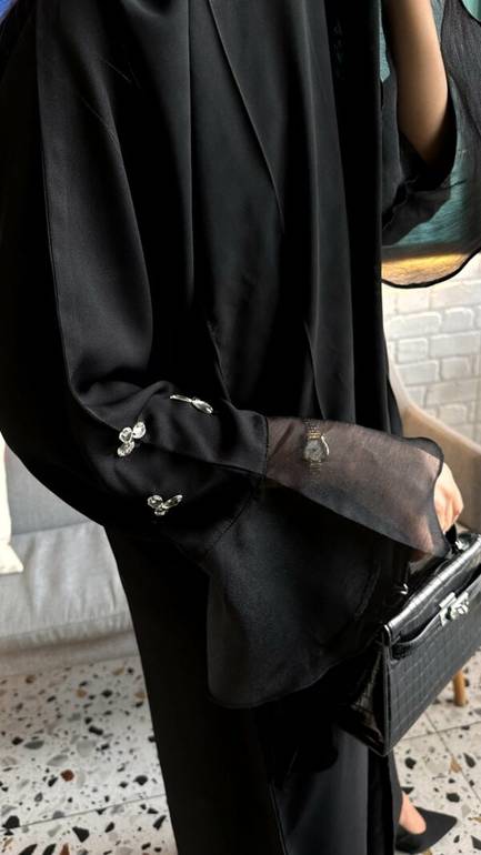عباية انيقة مع تدخيلة اورجنزا من الكم