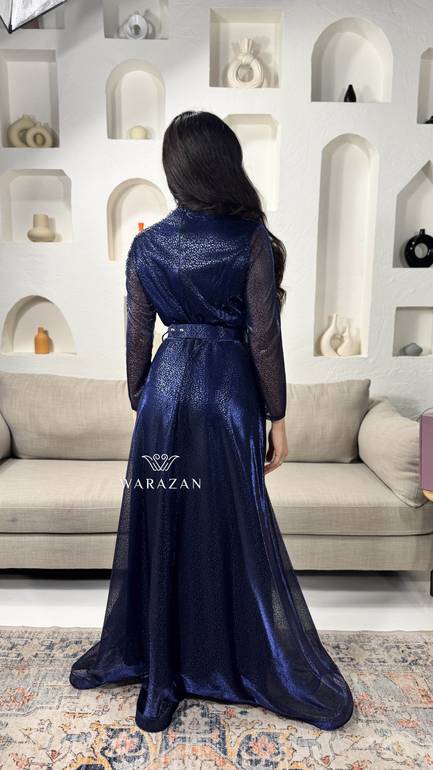 فستان سهره بلمعه و حزام من الخصر