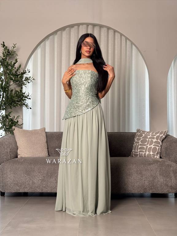 فستان سهرة كورسيه مع شال انسيابي