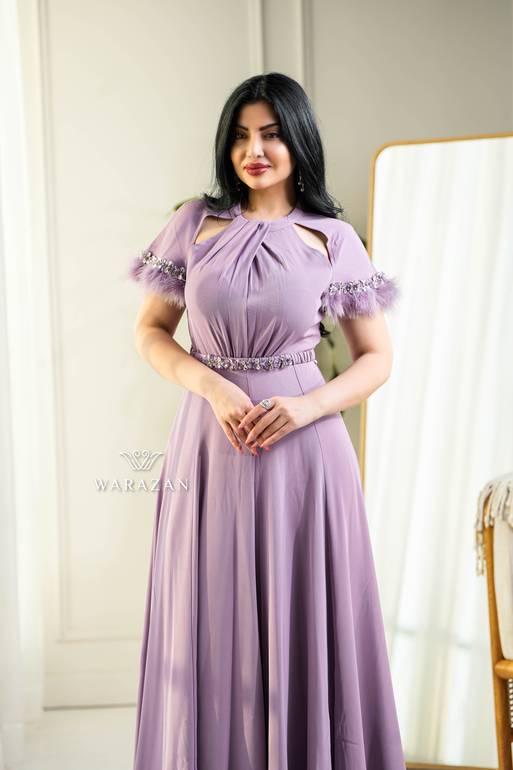 فستان سهرة ناعم مخمل بقصة من الصدر للأعياد