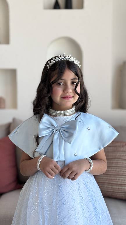 فستان بفيونكة من الصدر