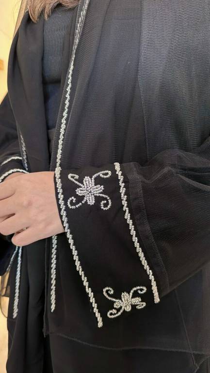 عباية تل مبطن كريب مطرز شك كلوش