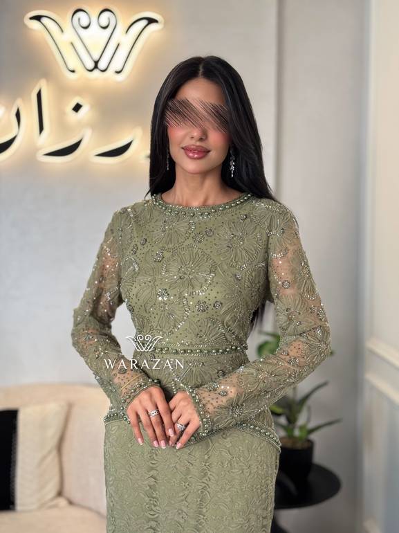 فستان سهرة دانتيل بقصة خصر أنيقة