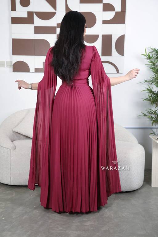 فستان سهرة ناعم بليسيه تطريز