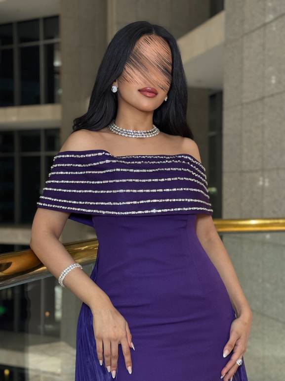 فستان سهرة بتطريز وذيل بيليسيه 