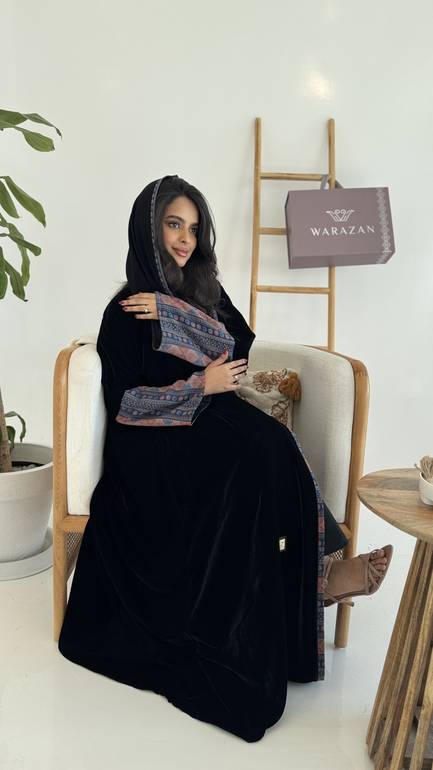 عباية مخمل شتوية بأكمام كشميري