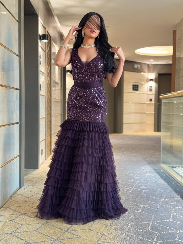 فستان سهرة راقي لمعه مع تل طبقات 