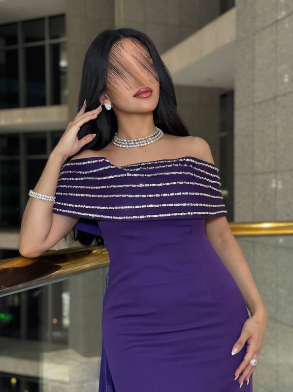 فستان سهرة بتطريز وذيل بيليسيه 
