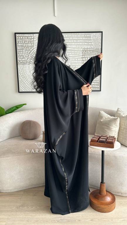 عباية سوداء عملية