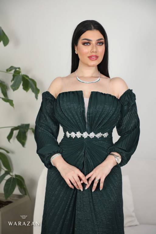 فستان سهرة بكسرات لمعة و كرستال من الخصر