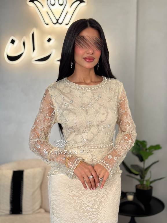 فستان سهرة دانتيل بقصة خصر أنيقة