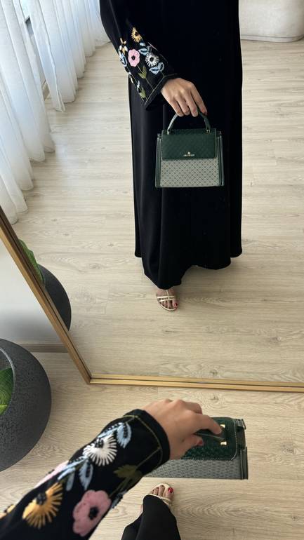 عباية برسم تشجيرة بتطريز يدوي 