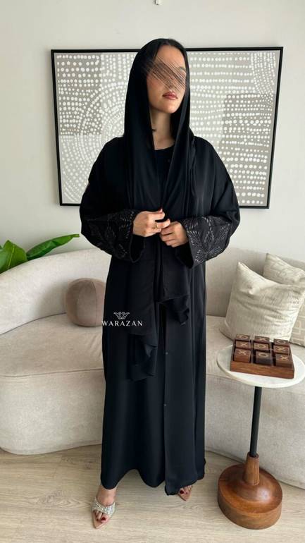 عباية سوداء مشجرة من الكم