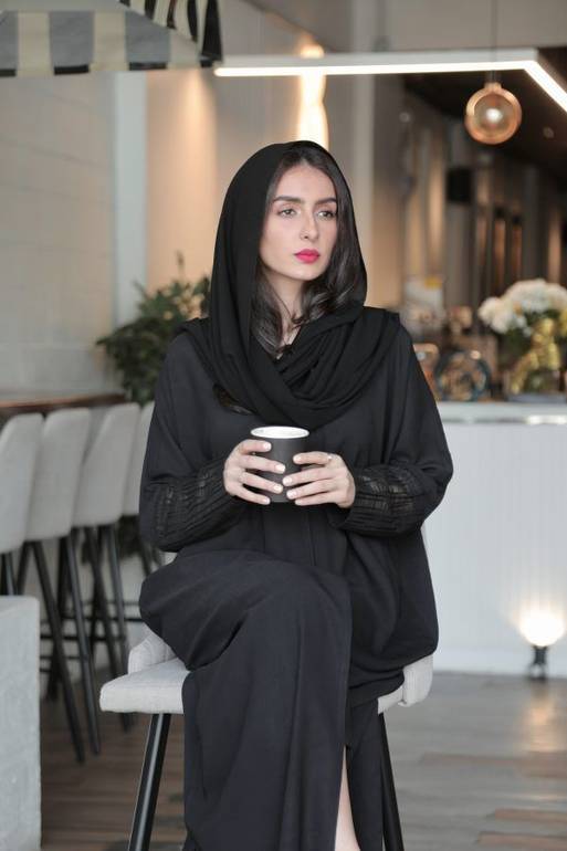 عباية بتصميم كم شفاف أنيقة
