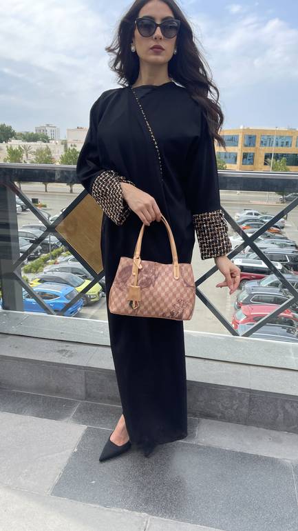 عباية نص بشت بتدخيلة صوف من الاكمام