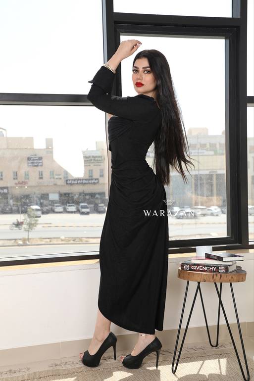 فستان سهرة ناعم ماسك جميل بقصة من الخصر