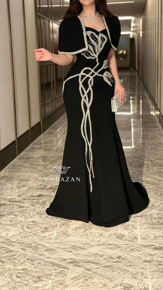 فستان سهرة أسود ناعم بتطريز فضي فاخر