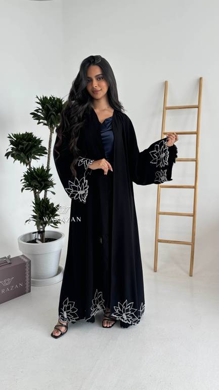 عباية بتطريز شك انيق 