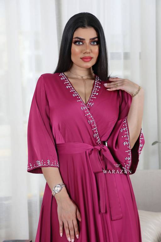 فستان راقي بتطريز من الصدر