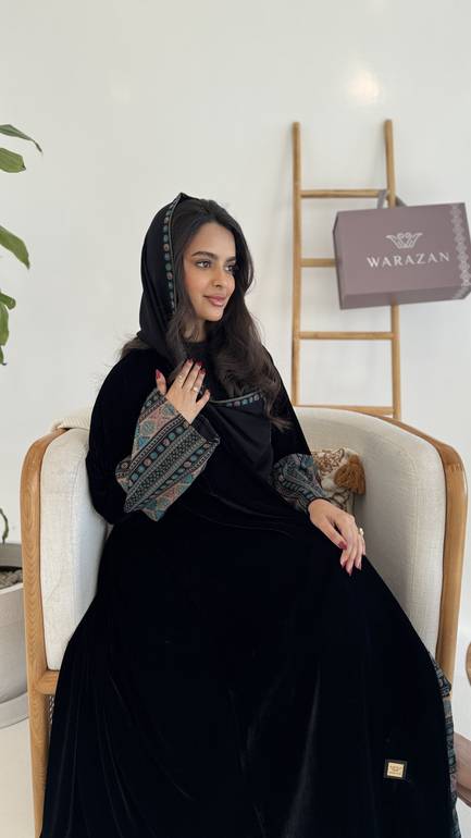 عباية مخمل شتوية بأكمام كشميري
