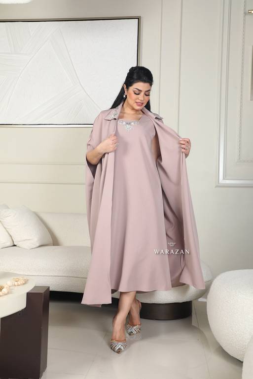 جلابية انيقة بتصميم ناعم للمناسبات