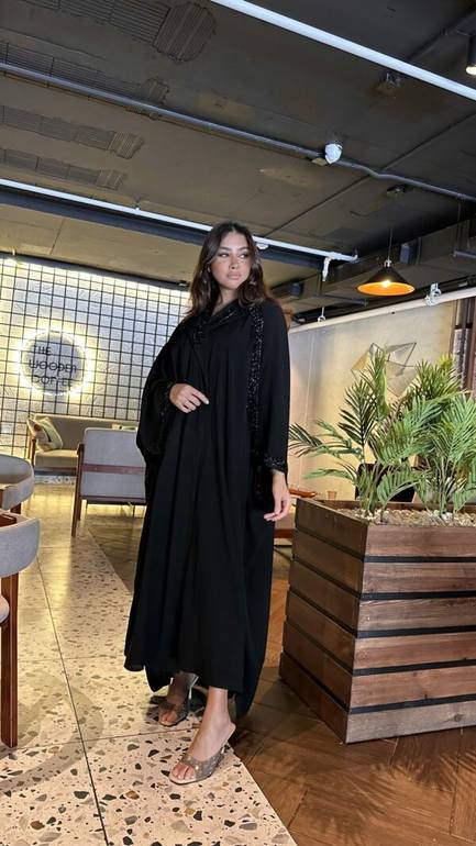 عباية قطري فخمة بتطريز أسود