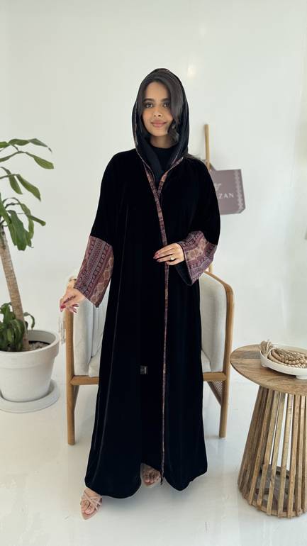 عباية مخمل شتوية بأكمام كشميري