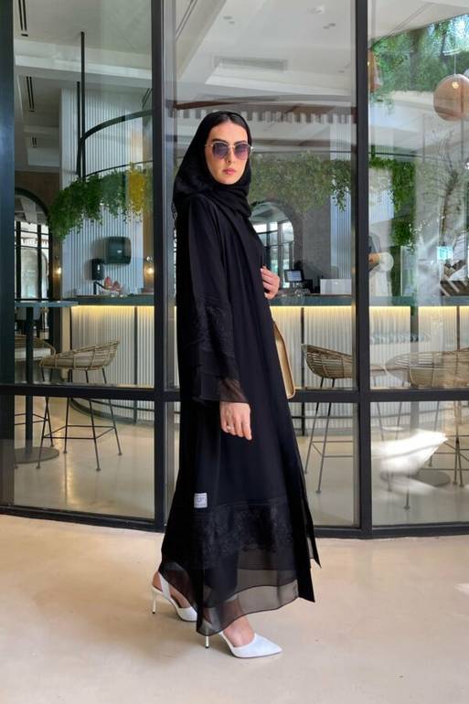 عباية كريب ملكي ب دانتيل من الاطراف