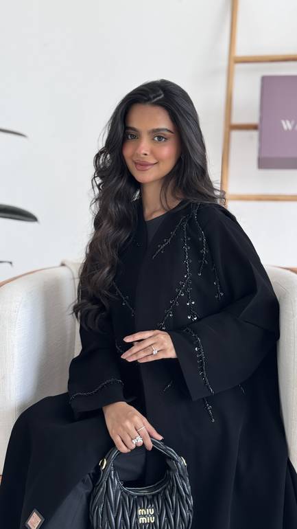 عباية بتطريز ناعم وانيق سراميك