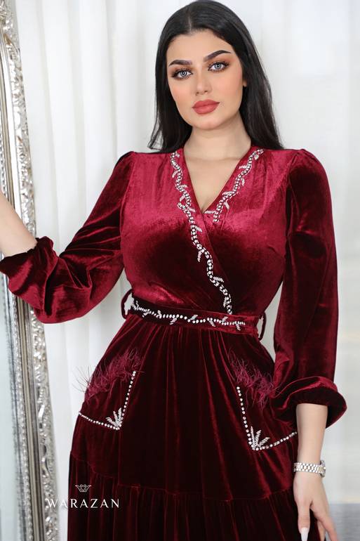 فستان مميز بخرز وريش