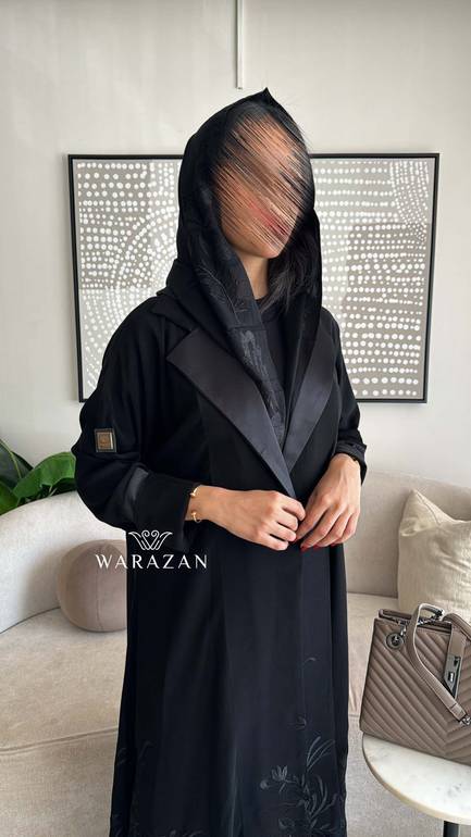عباية عملية للعيد بتطريز كمبيوتر مع ياقة ستان